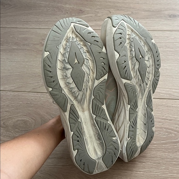 Women's ASICS NovaBlast 4 Athletic Shoes in Cream and Mint - Picture 7 of 8